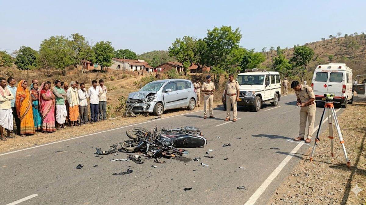 बालोद में भीषण सड़क हादसा: कार-बाइक की टक्कर में तीन दोस्तों की मौके पर दर्दनाक मौत, रोड पर बिखरे शरीर के अंग