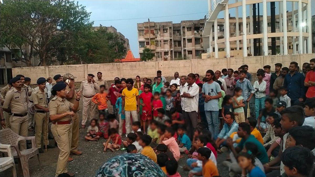 Indore Police: इंदौर में नशे के खिलाफ एक्शन, 19 मल्टियों के 50 से अधिक घरों में पहुंची पुलिस टीम