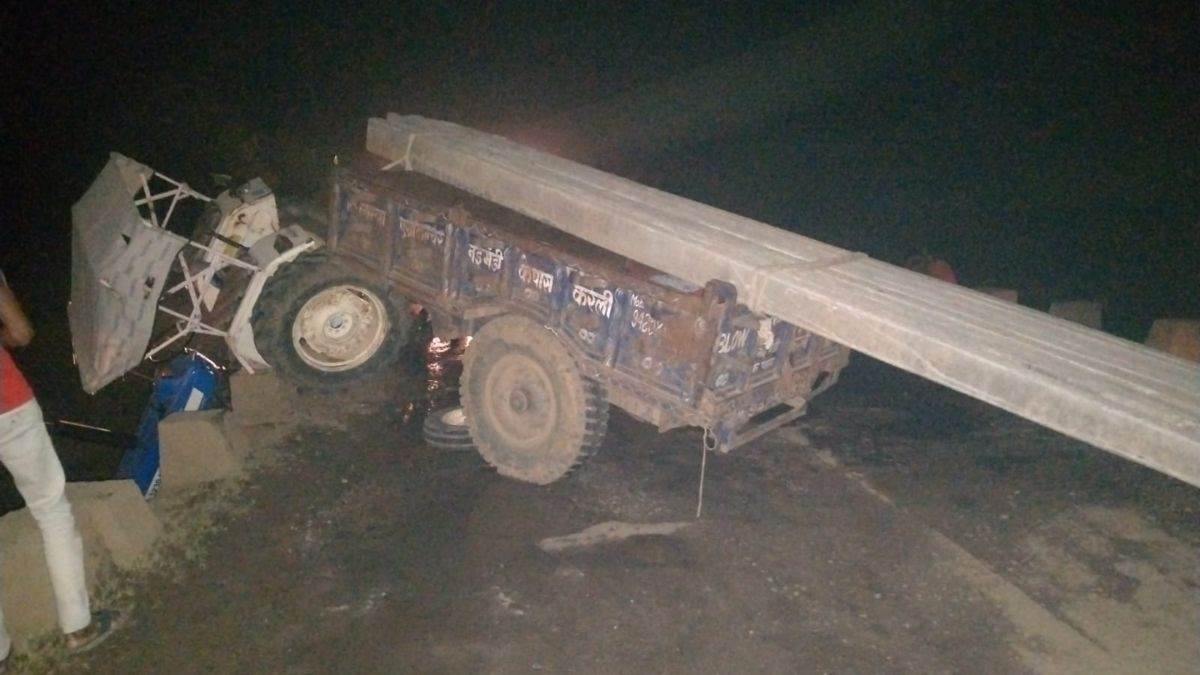 Damoh News: बरांझ नदी में गिरा ट्रैक्टर ट्राली, कूदकर बचाई चालक ने अपनी जान