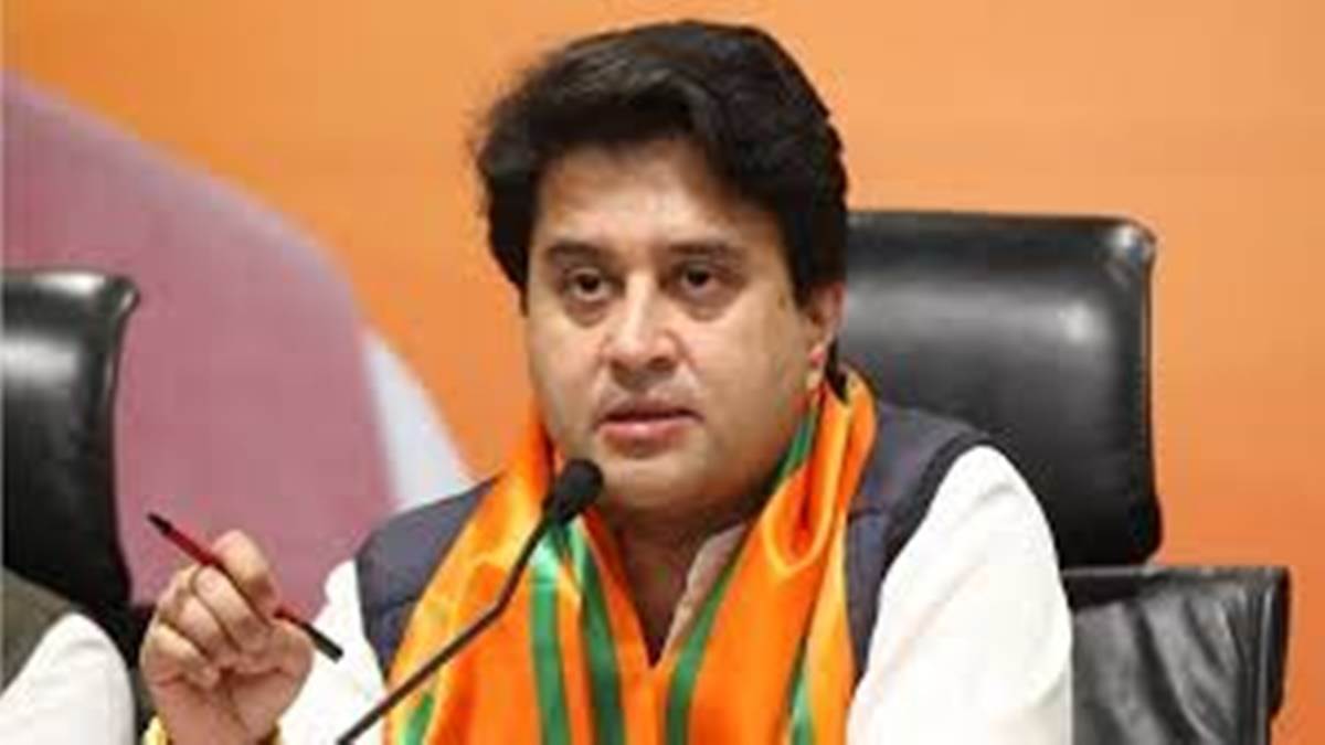 Jyotiraditya Scindia Profile: राष्ट्रीय राजनीति में दादी-पिता की विरासत को  बखूबी आगे बढ़ा रहे ज्योतिरादित्य सिंधिया - Jyotiraditya Scindia Profile Jyotiraditya  Scindia is carrying ...