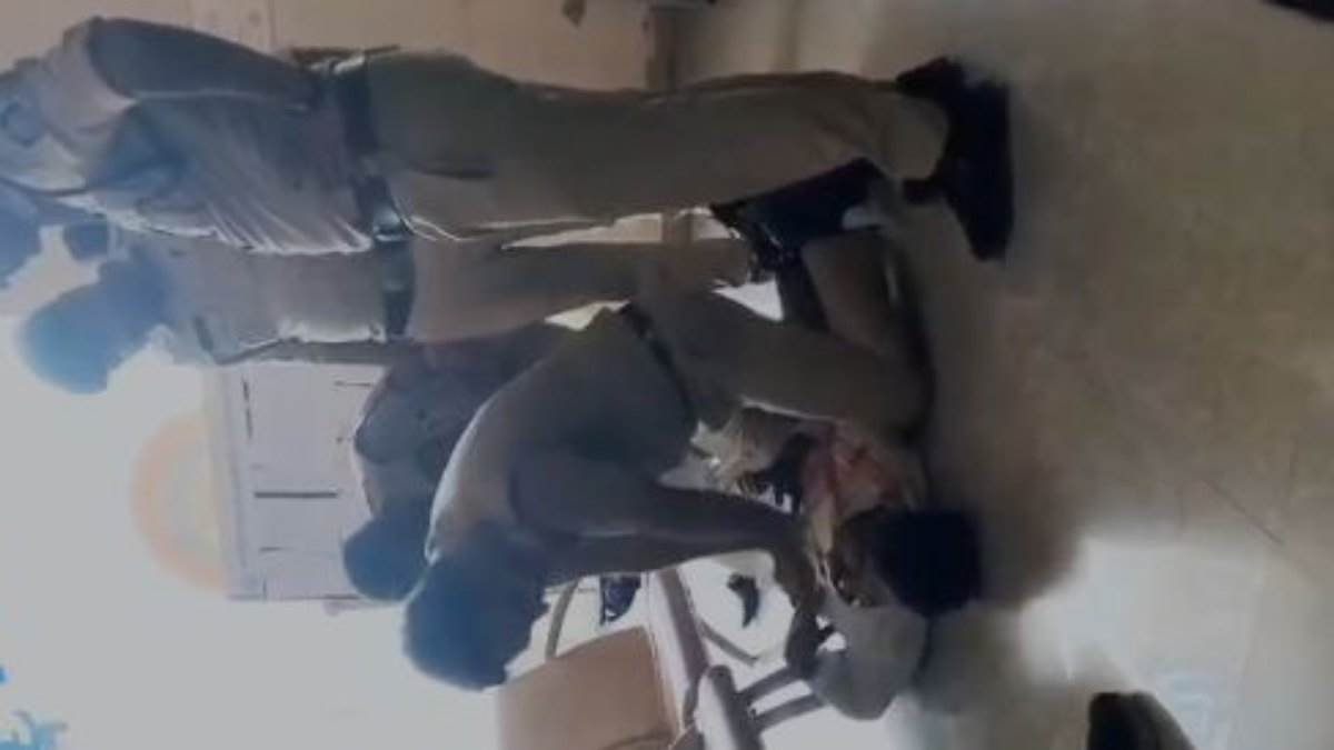 भोपाल पुलिस बनी 'देवदूत': कमिश्नर दफ्तर में युवक को आया हार्ट अटैक, 15 मिनट तक नहीं आई एंबुलेंस, जवानों ने CPR देकर बचाई जान
