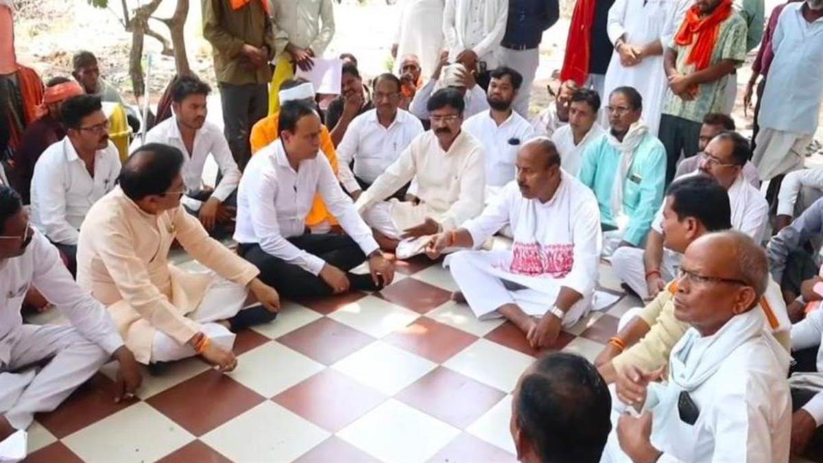 टीकमगढ़ में भड़के केंद्रीय मंत्री: सांसद निधि से बने अटल सभागार में देखा घटिया निर्माण, बिना उद्घाटन किए ही लौटे वापस