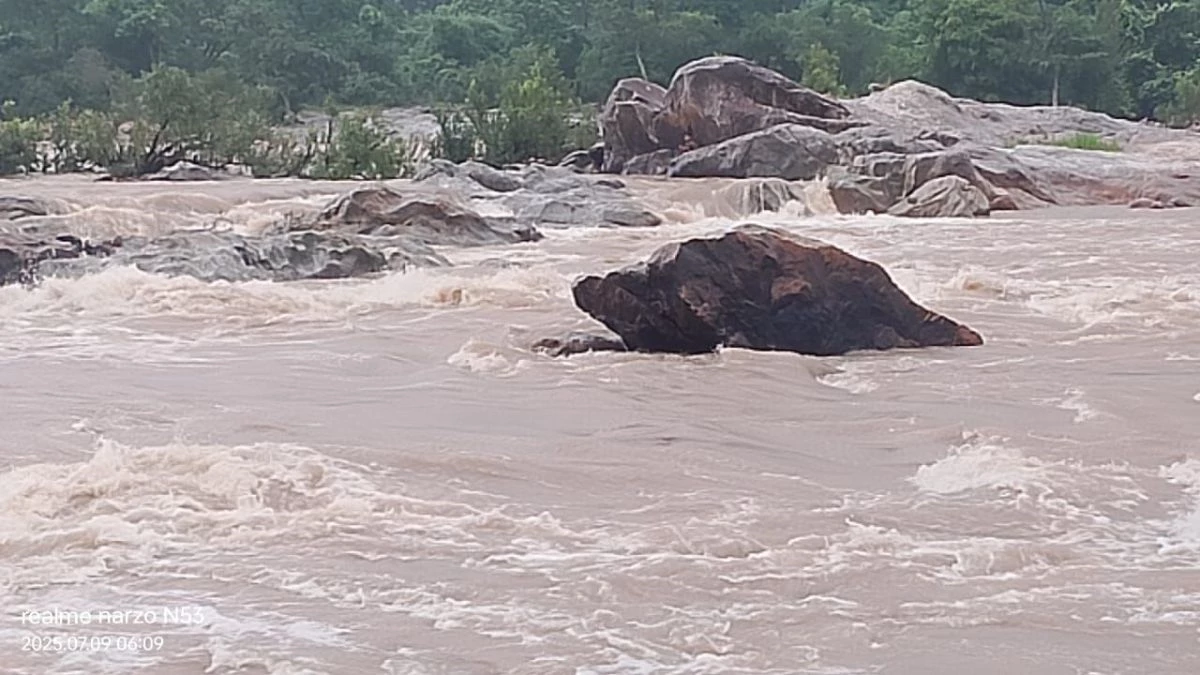 Chhattisgarh Flood: दंतेवाड़ा में नाव हादसा, तेज बहाव में बहे दो लोग, एक युवक लापता