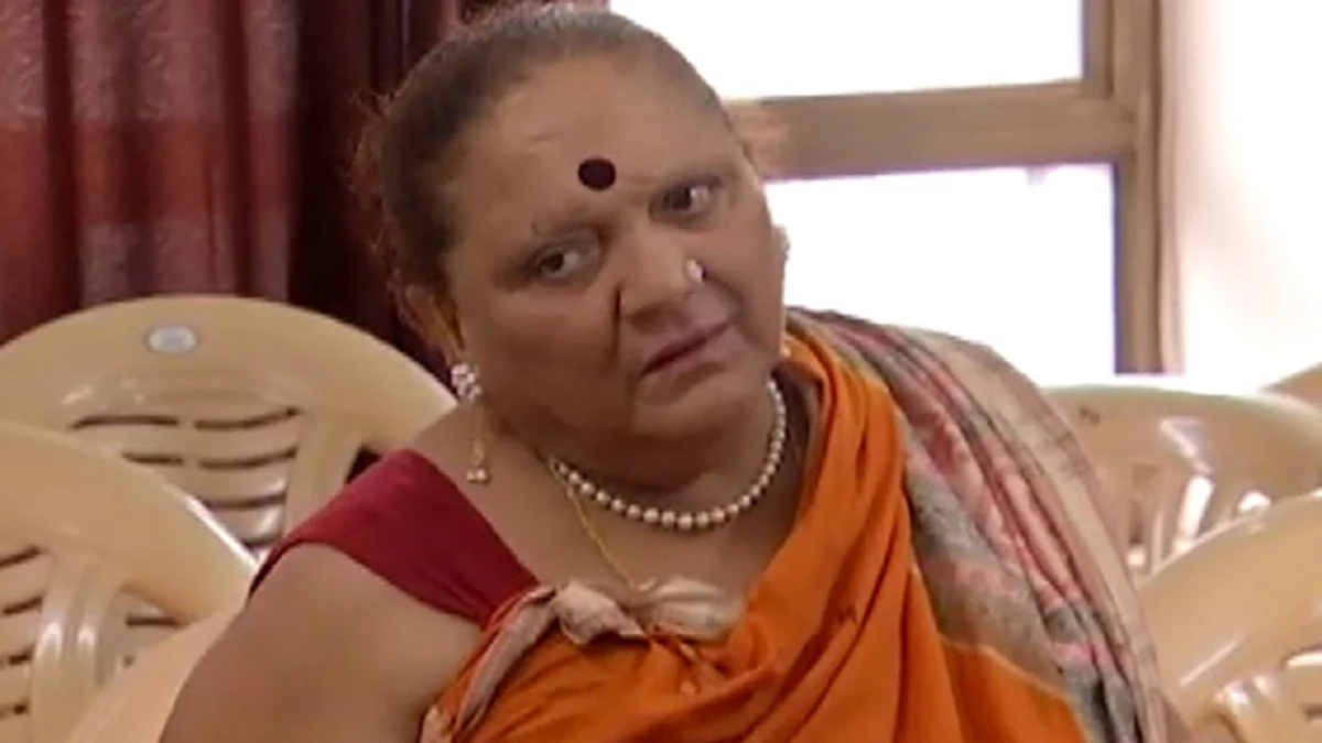 व्‍यापारी से 21 हजार रुपयों की मांग की, 1100 रुपये दिए तो फेंककर बद्दुआ दी, पूर्व विधायक शबनम मौसी पर आरोप