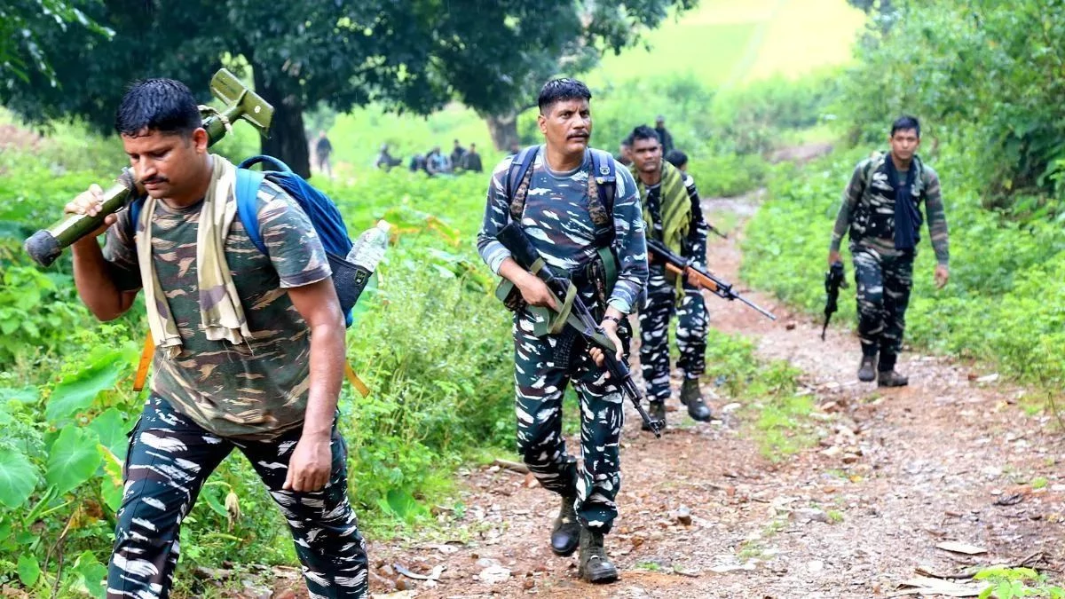 Naxalites Surrender: 'लोन वर्राटू' अभियान की ऐतिहासिक उपलब्धि, अब तक कुल 1005 माओवादी कर चुके सरेंडर