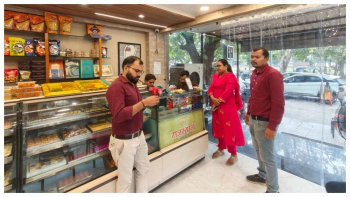 बिलासपुर में 'ईट राइट' पहल: अपोलो अस्पताल से लेकर रिवर व्यू तक जांच, कई जगह मिली खामियां