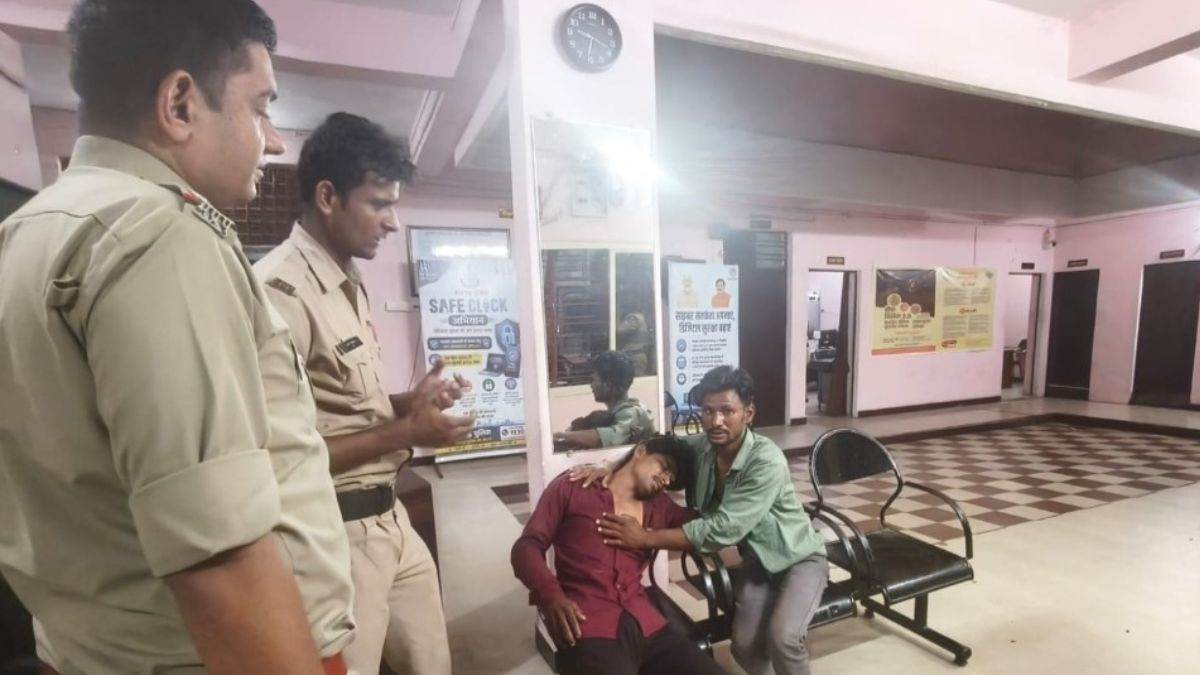 राजगढ़ में रोड निर्माण की सीएम हेल्पलाइन पर शिकायत की तो सरपंच ने मोबाइल छीना और पीटा; थाने में नहीं लिखी रिपोर्ट तो जहर पिया