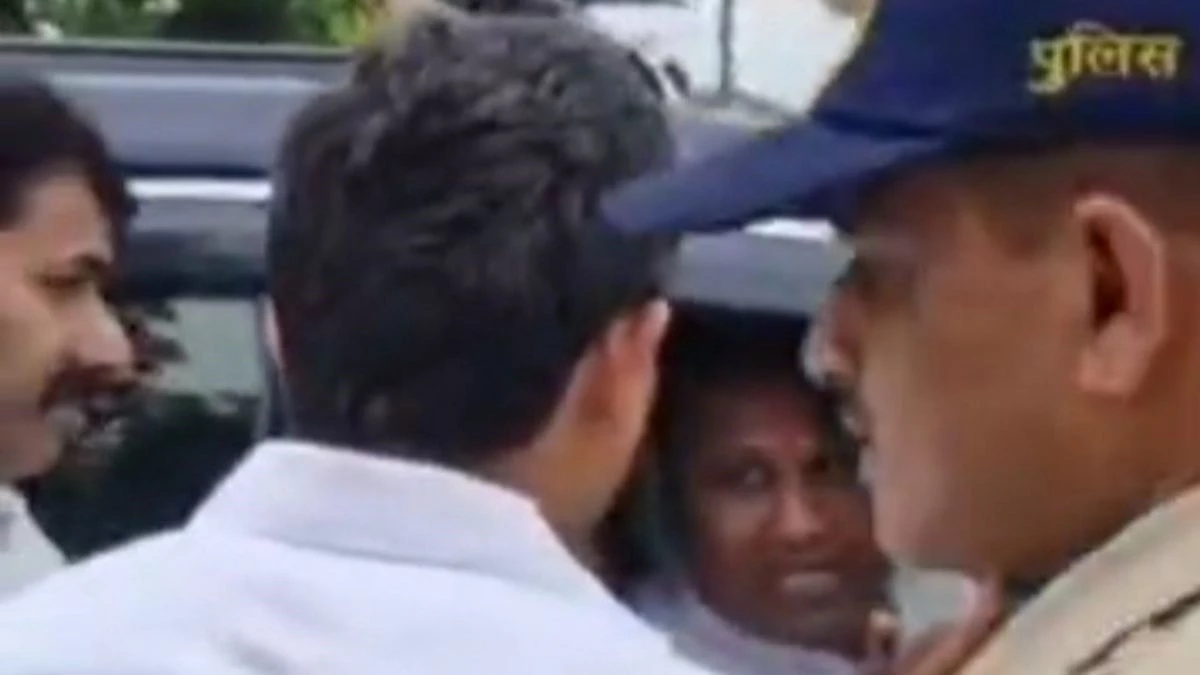 महाकाल मंदिर की सुरक्षा में चूक, MLA का बेटा काफिला लेकर महाकाल लोक में घुसा, कारें जब्त
