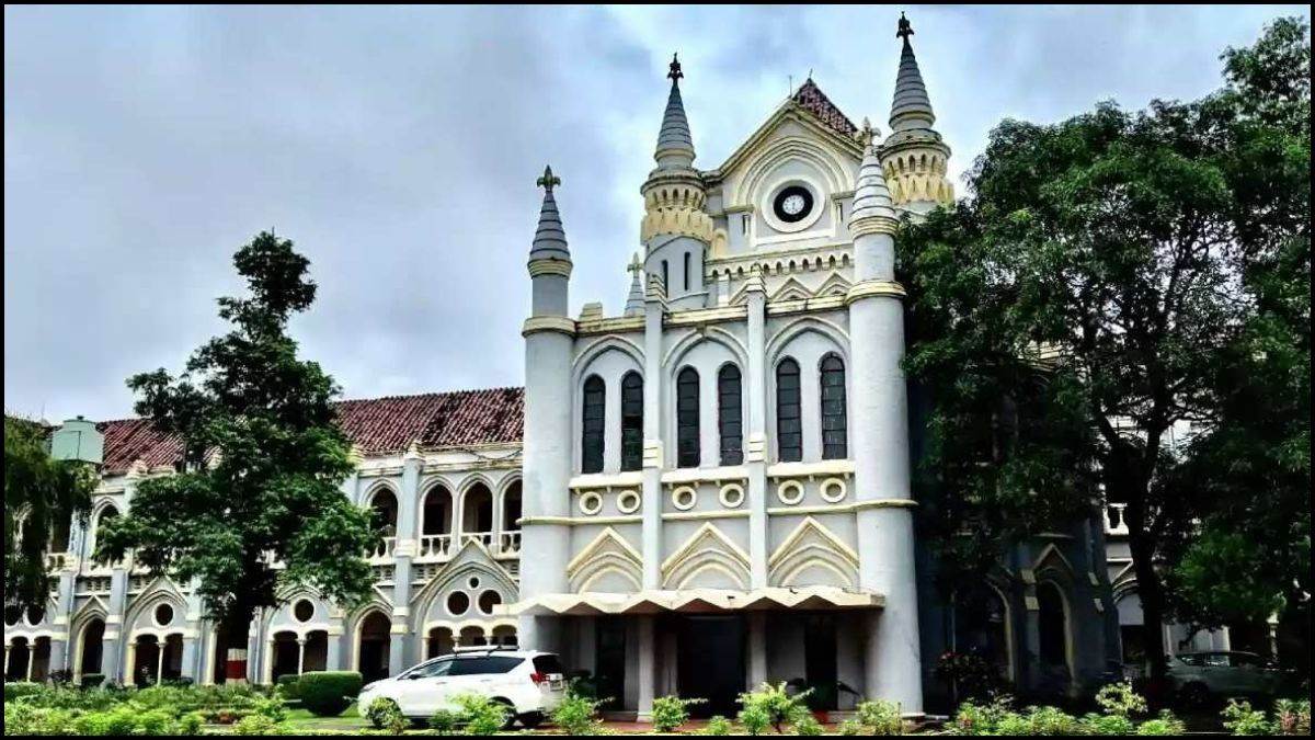 सागर में आदिवासी के सुसाइड मामले में हाईकोर्ट सख्त, सरकार से पूछा- शिकायत पर क्या कार्रवाई की गई?