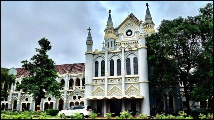 सागर में आदिवासी के सुसाइड मामले में हाईकोर्ट सख्त, सरकार से पूछा- शिकायत पर क्या कार्रवाई की गई?