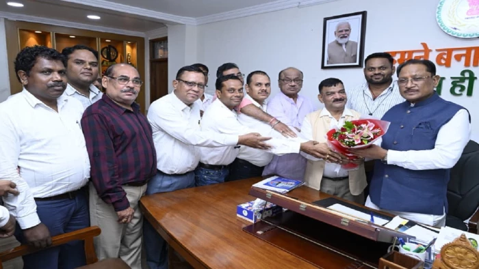 बिजली कंपनी के दस हजार कर्मचारियों का मामला, सीएम विष्णु देव साय से मिले, पुरानी पेंशन बहाल करने की मांग की