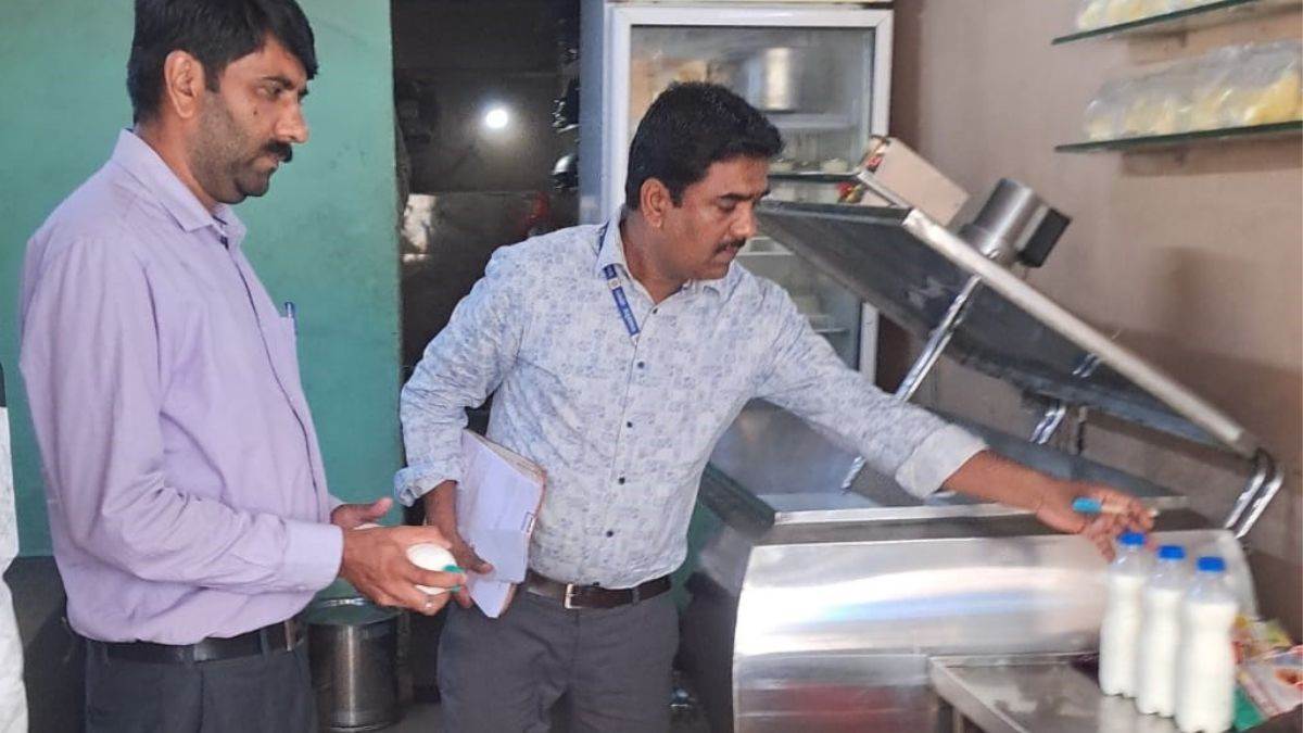 भोपाल में पहली बार दूध में डिटर्जेंट मिलने से हड़कंप... 'नन्हे चाचा' डेयरी रोज बेच रही थी 300 लीटर 'जहर', लाइसेंस निलंबित, होगी FIR