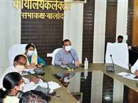 गोद लिए गोठानों को बनाएं स्वावलंबीः कलेक्टर