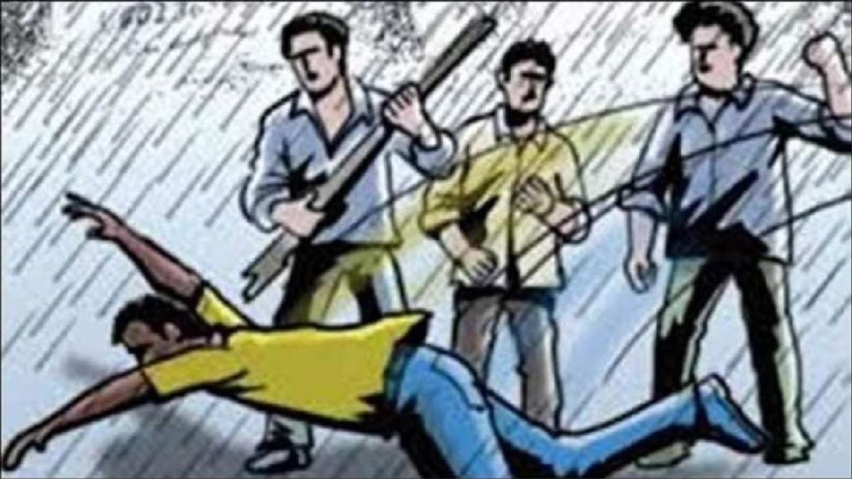 मछली चोरी का शक... खंडवा में ठेकेदार के लोगों ने दो को पीटा, बाइक गिरी, कार पलटी, फिर मारपीट