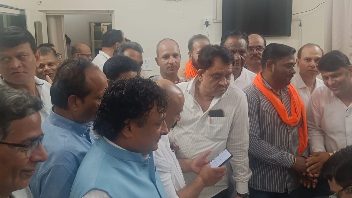 आचार्य विद्यासागर पर अभद्र टिप्पणी से आक्रोश, समाजजनों ने घेरा थाना; पीएम पर भी पोस्ट, आरोपित फरार