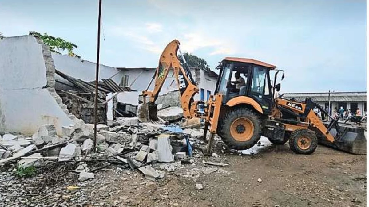 CG News: पत्रकार मुकेश चंद्राकर हत्याकांड में कड़ा एक्शन, आरोपी के ठिकानों पर चला बुलडोजर