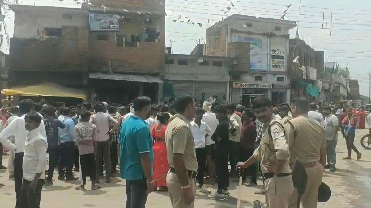 कटनी में विजयराघवगढ़ के डीपीएस की चलती स्कूल वैन का दरवाजा खुला, गिरने से तीसरी के छात्र की मौत