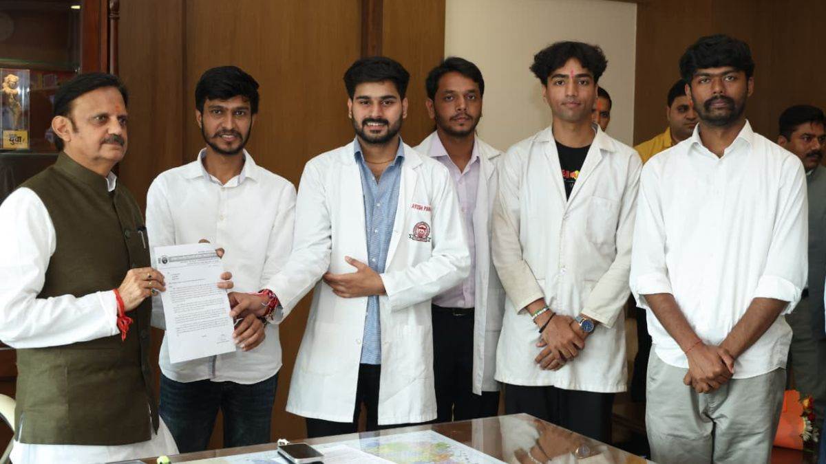 भोपाल में तीसरे दिन इंटर्न डॉक्टरों का आंदोलन खत्म, सरकार ने 50% स्टाइपेंड बढ़ाने की मांग मानी, अब मिलेंगे 21,500 रुपये