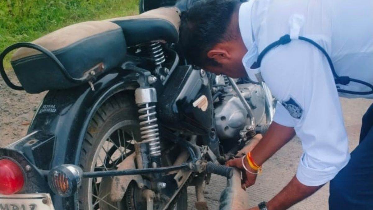 पटाखा फोड़ने वाले माॅडिफाइड साइलेंसर पर शिकंजा, अनूपपुर में 13 बाइक जब्त