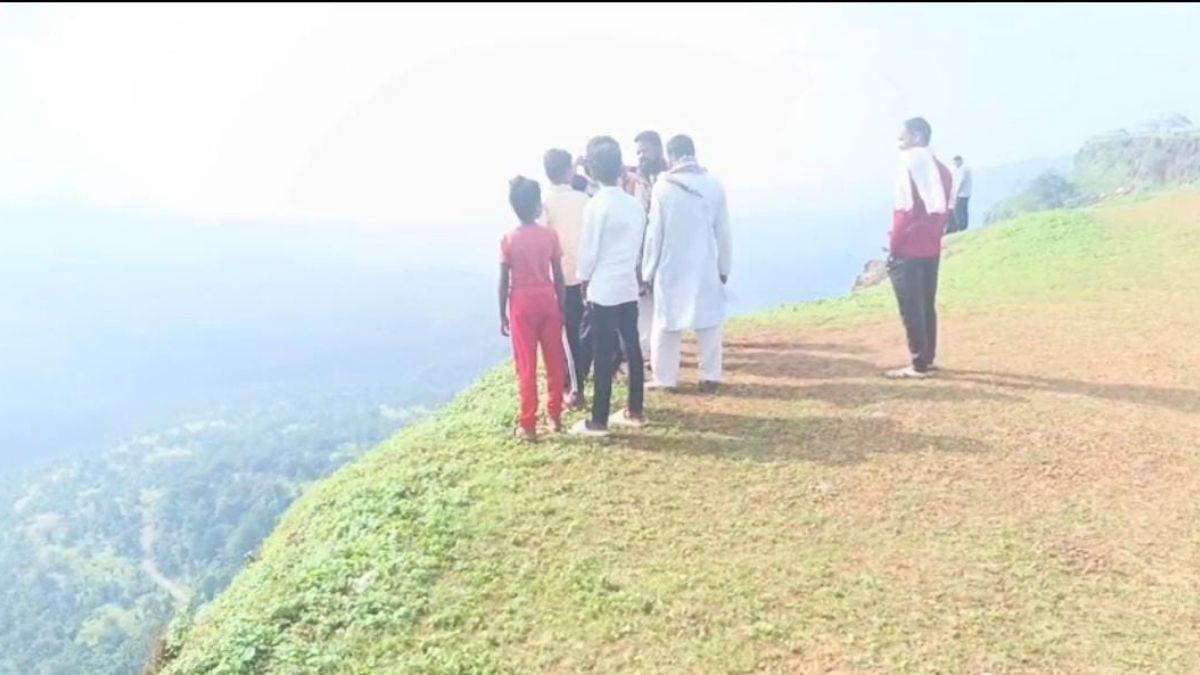 छिंदवाड़ा के चिमटीपुर रेस्ट हाउस के पास रील बना रहा युवक पातालकोट की खाई में गिरा