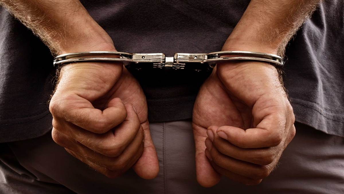 Indore Crime News : फोरेक्स ट्रेडिंग घोटाले के आरोपित दंपती मुंबई एयरपोर्ट से गिरफ्तार