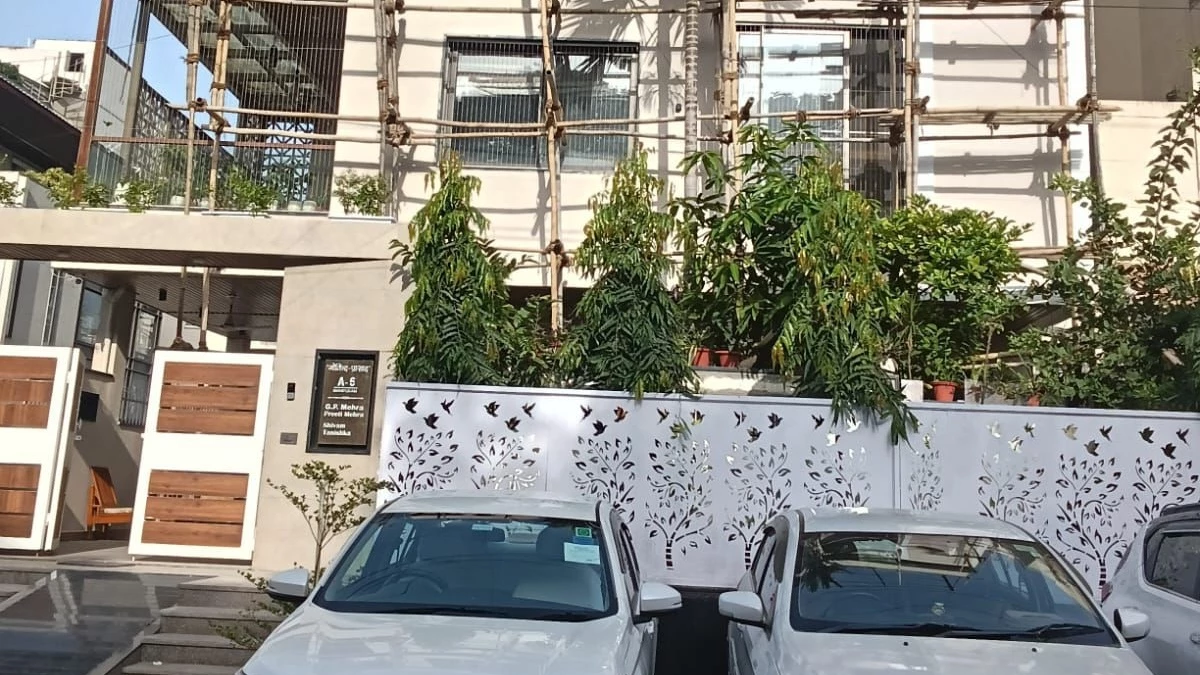 भोपाल में PWD के पूर्व चीफ इंजीनियर जीपी मेहरा के घर लोकायुक्त टीम ने मारा छापा