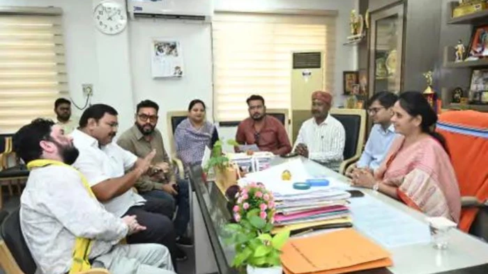 नहीं बदलेगा 'तेलीबांधा चौक' का नाम, साहू समाज से मुलाकात के बाद महापौर ने किया स्पष्ट