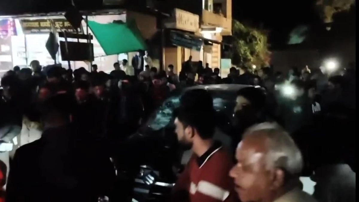 MP: रतलाम में NCB की कार्रवाई के दौरान डोडाचूरा भरी कार पलटी, तस्कर फायरिंग करके मौके से हुए फरार