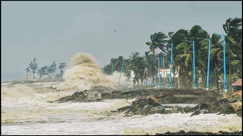 Cyclone Mandus: High waves rising in the sea can hit the coast anytime, see VIDEO
– News X