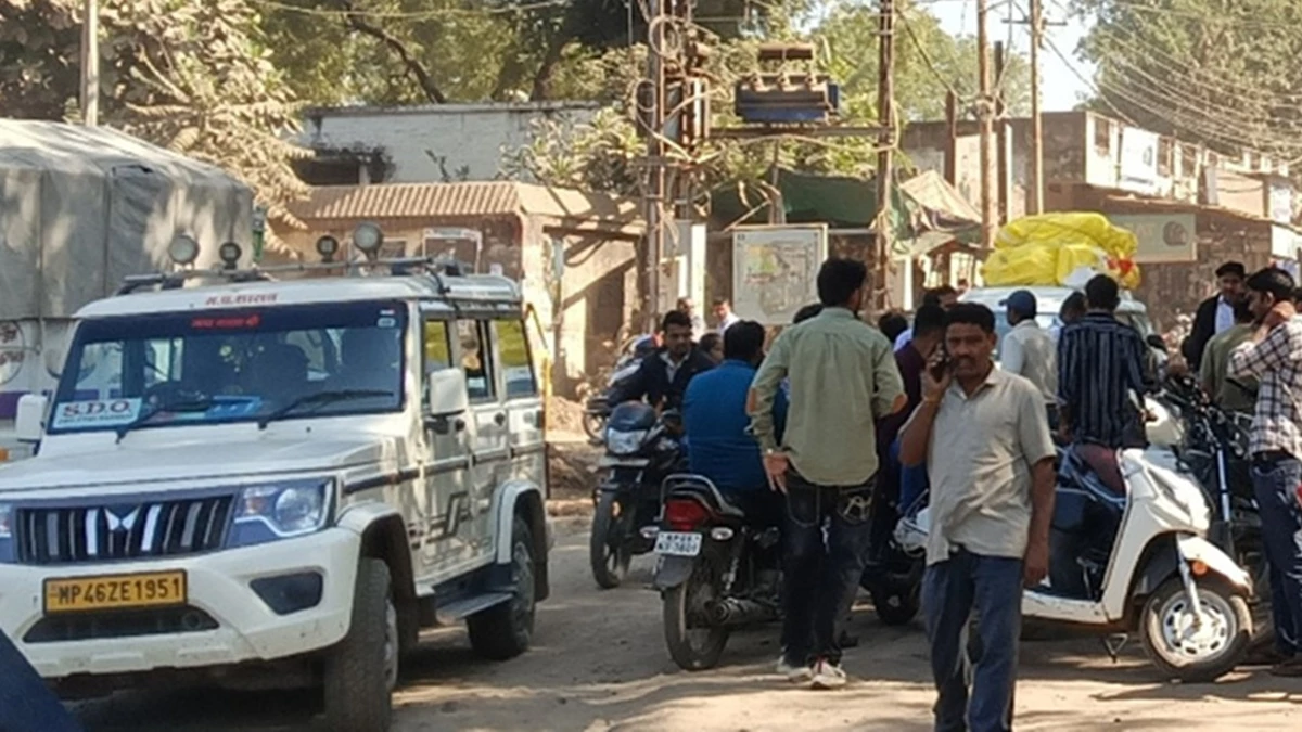 बड़वानी में हादसा: डंपर की चपेट में आया स्कूटी सवार, मौके पर हुई दर्दनाक मौत