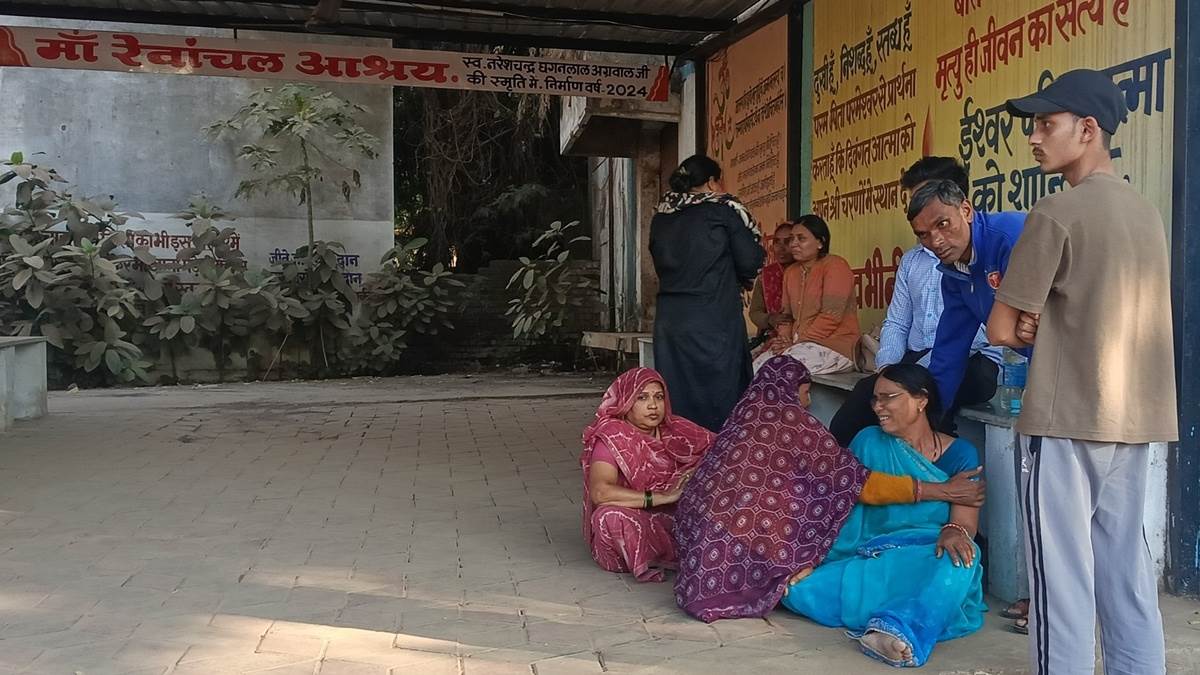 प्री-बोर्ड का अंग्रेजी विषय का पर्चा हल कर घर लौटे छात्र का शव फंदे पर मिला