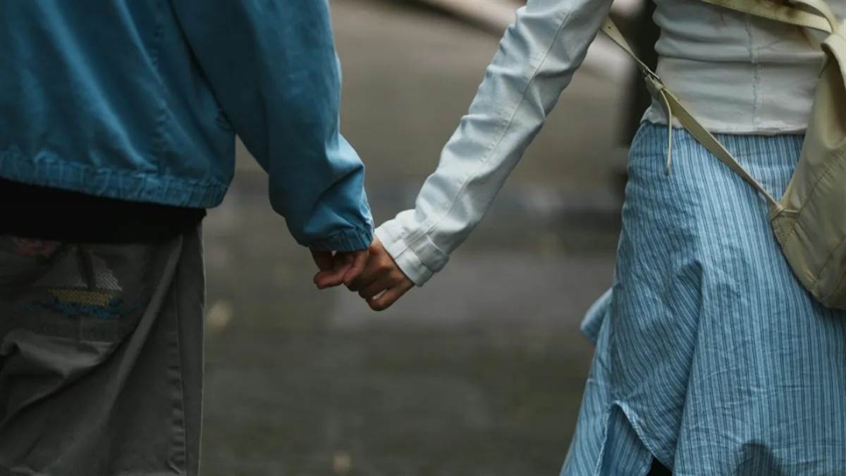 'बिजनेस ट्रिप' का बहाना बनाकर प्रेमिका के साथ थाईलैंड गया था पति, बाढ़ में फंसा तो खुली पोल