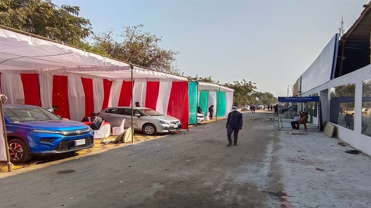 Gwalior Mela 2023 टेंट में ही बिक रहीं लाखों कार, मेला में हुंडई की