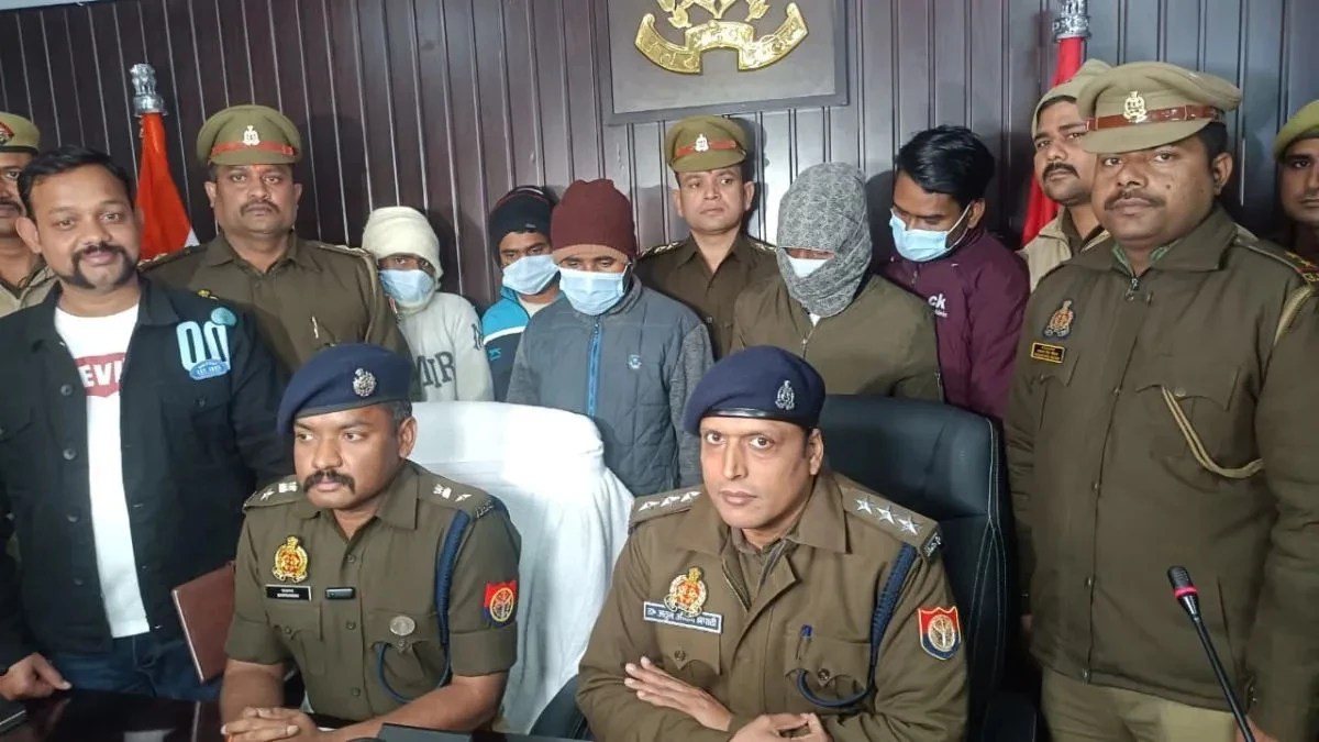 शातिर चोर की 'लंगड़ी चाल' ने खोल दिया राज, वाराणसी में 3 करोड़ की ज्वेलरी की चोरी में 5 गिरफ्तार