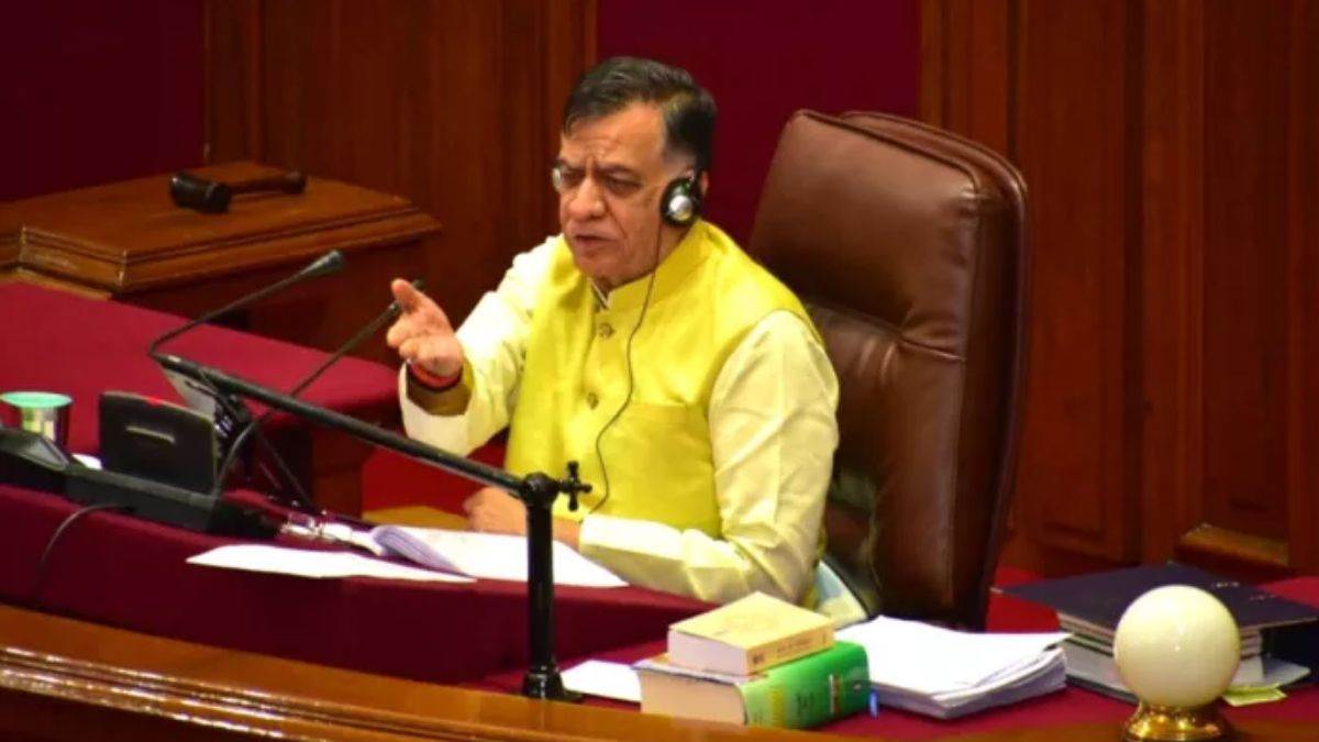 यूपी विधानसभा में शोक प्रस्ताव के दौरान भाजपा विधायक के मोबाइल की बजने लगी घंटी, नाराज स्पीकर ने कराया जब्त