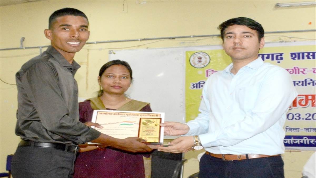 Janjgir-champa News :  देश की सेवा करना गौरव की बात : छिकारा