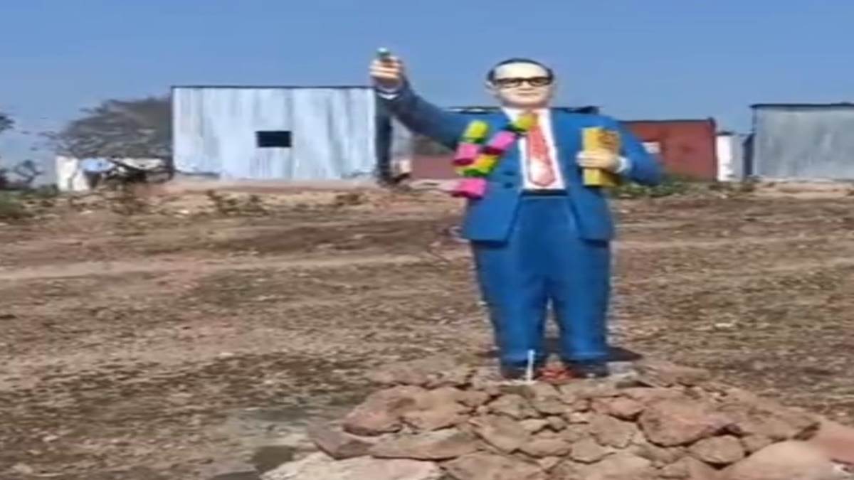 Shivpuri News: रात के अंधेरे में तहसील परिसर में स्थापित हुई अंबेडकर प्रतिमा, किसी को कानों-कान नहीं हुई खबर