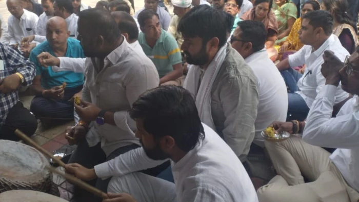 छत्तीसगढ़ शराब घोटाले में पूर्व मुख्यमंत्री भूपेश बघेल के निवास पर छापा… बाहर जमा हुए कांग्रेसी बजा रहे नगाड़ा