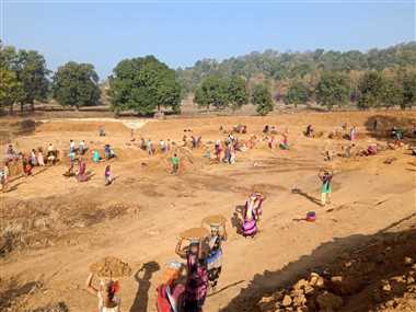 रोजगार गारंटी में 15,772 परिवार ने किया 100 दिन की मजूदरी