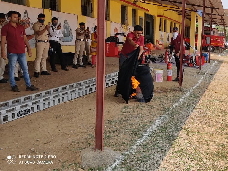 Bilaspur railway news: रेलवे के 138 कर्मचारियों ने सीखा आग लगी तब कैसे बुझानी है