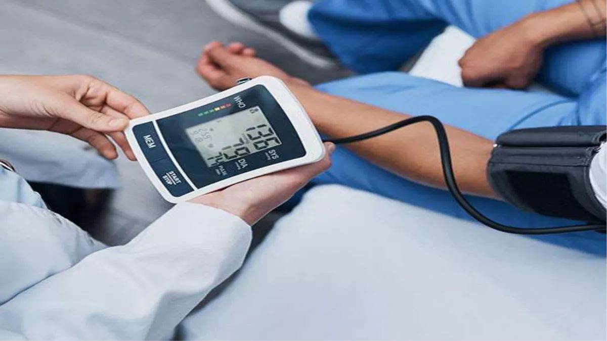 Control High BP: प्राकृतिक तौर पर कंट्रोल हो जाएगी हाई ब्लड प्रेशर, दिनचर्या में शामिल करें ये काम के टिप्स