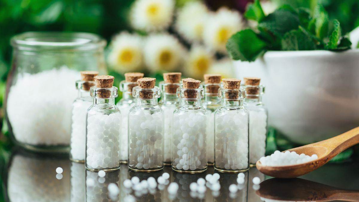 World Homeopathy Day 2024: कैंसर, अप्लास्टिक एनीमिया जैसी गंभीर बीमारी का इलाज हो रहा होम्योपैथी से