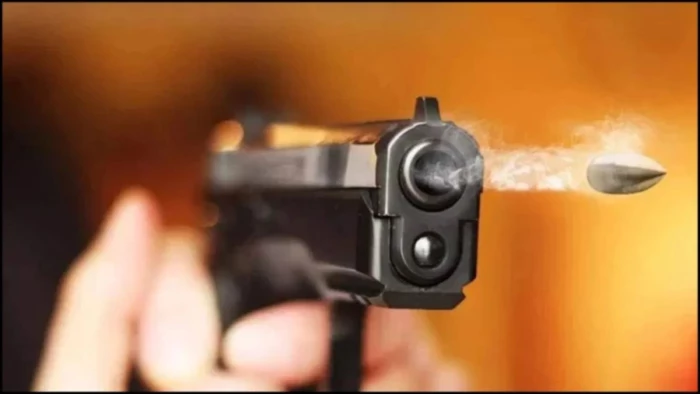 ग्वालियर में नकाबपोश गुंडों का आतंक, मकान पर कब्जे के लिए व्यापारी के घर बोला धावा, महिलाओं से मारपीट कर चलाई गोलियां