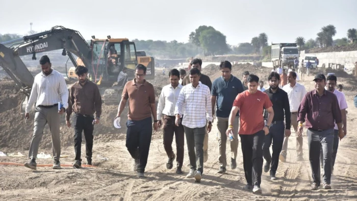 सिंहस्थ-2028: उज्जैन में हर 200 मीटर पर रास्ता बनाएंगे, घाटों तक कैसे पहुंचेंगे श्रद्धालु; छह किमी पैदल चल अफसरों ने बनाई योजना
