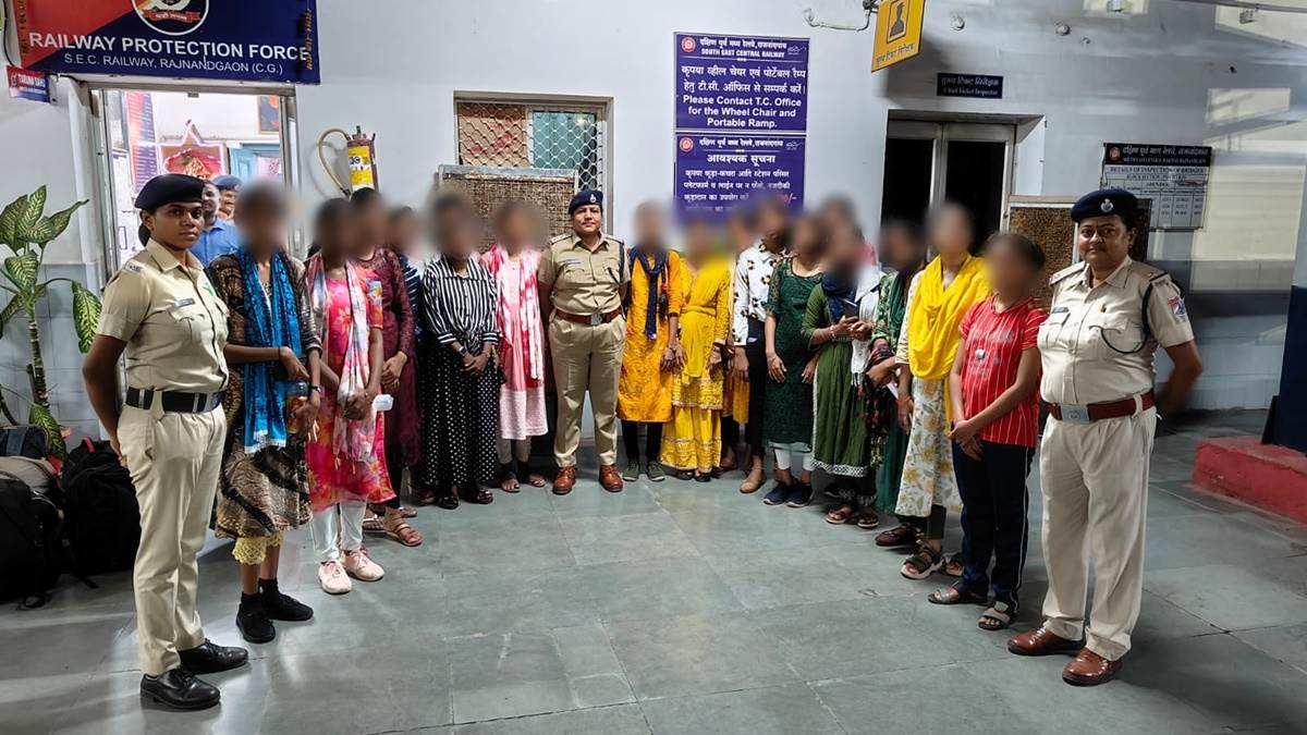 Rajnandgaon: रेलवे स्टेशन पर ट्रेन का इंतजार कर रही थीं 16 लड़कियां, RPF को हुआ शक, पूछताछ की तो सामने आया ये सच