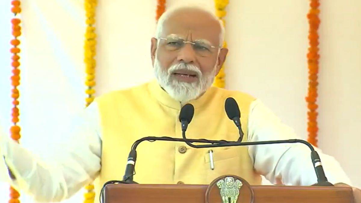 PM मोदी ने खोला अपनी ऊर्जा का राज, PMO के अधिकारियों को बताया क्यों नहीं थकते