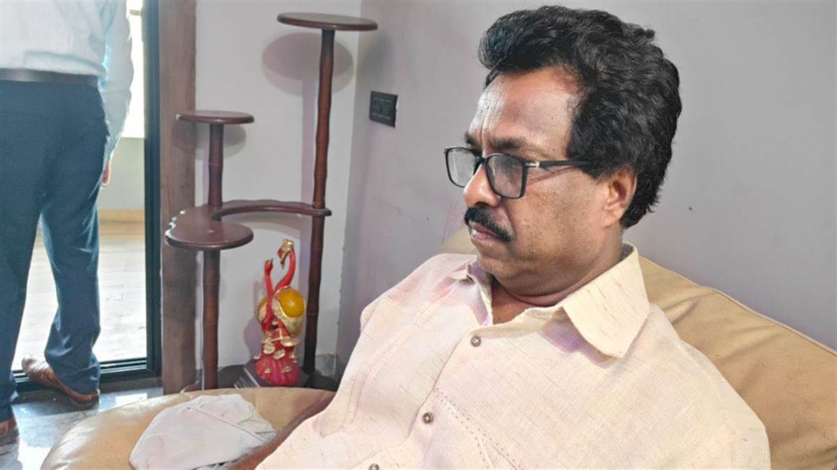 करोड़ों की जमीन, आलीशान मॉल और जिम... इंदौर में लोकायुक्त के छापे में नपे संयुक्त संचालक लक्ष्मी नारायण कंडवाल