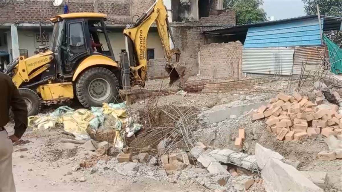 भोपाल में नगर निगम का बड़ा एक्शन... कलियासोत डैम क्षेत्र में 6 अवैध डेयरियां ढहाईं, कई इलाकों से हटाया अतिक्रमण