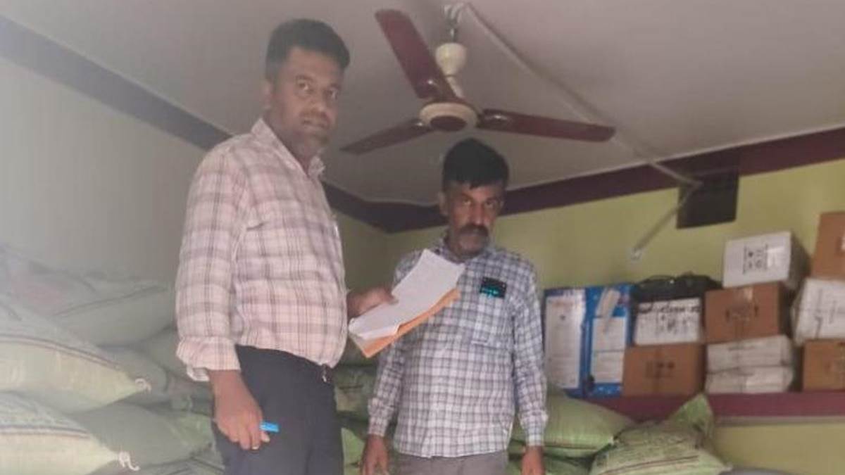 सिवनी में किसान बनकर खाद लेने पहुंचे कृषि अधिकारी से वसूले दोगुने दाम, दो व्यापारियों पर केस दर्ज