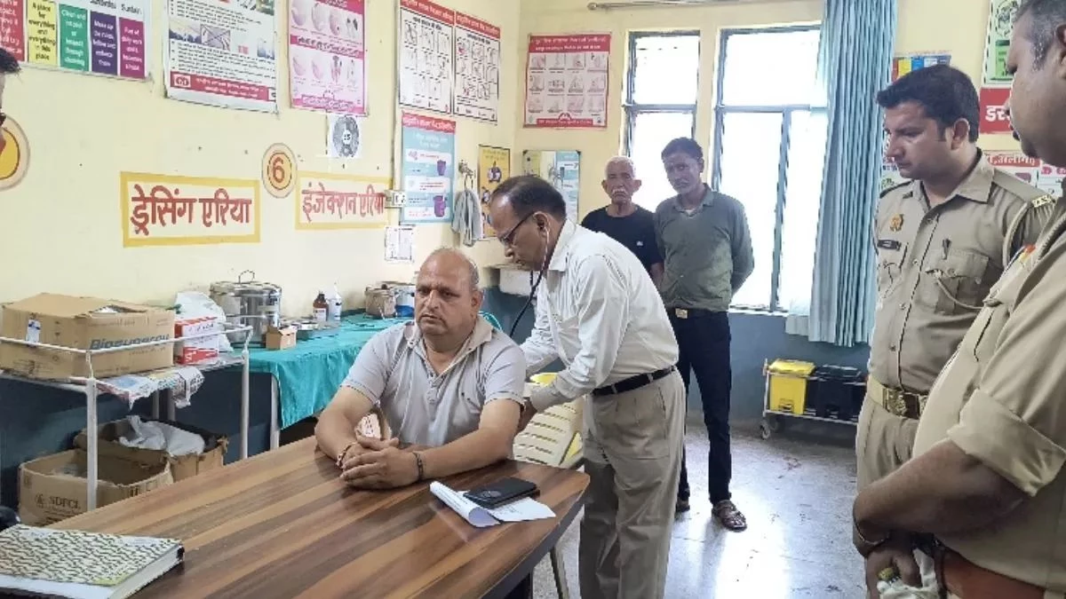यूपी में अब पुलिस भी सुरक्षित नहीं! दारोगा पर जानलेवा हमला, मोबाइल-पर्स छीना; प्रधान समेत छह लोगों पर केस